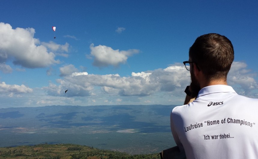 Paraglider über dem Rift Valley